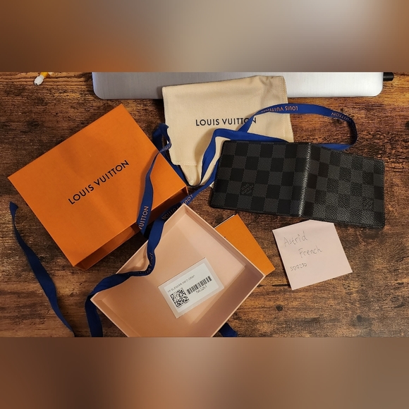 Louis Vuitton Slender Wallet - Picture 3 of 3